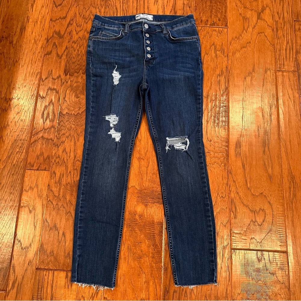 Free People Women's Skinny Jeans in Dark Blue with Distressed Detail
